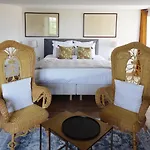 Chateau De Hotel Bernesq