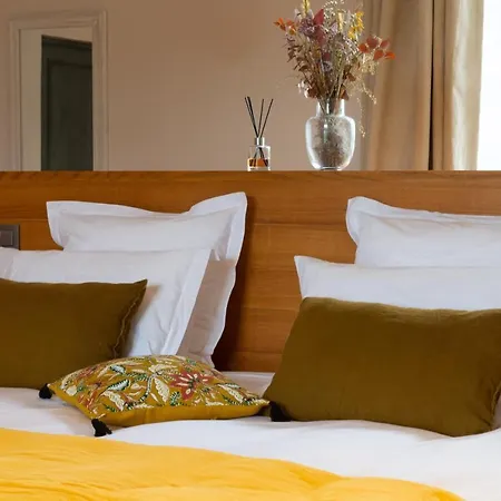 Chateau De Hotel 4*